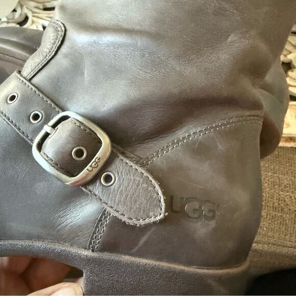 UGG Leather Ankle Boots Women’s 8 - Picture 8 of 9